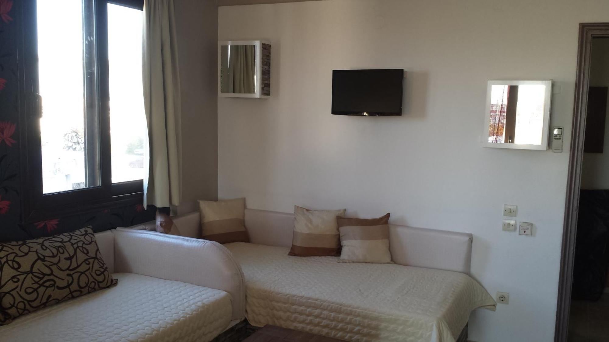 Takis Hotel Apartments 이알리소스 외부 사진