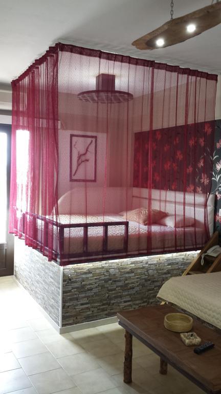 Takis Hotel Apartments 이알리소스 외부 사진
