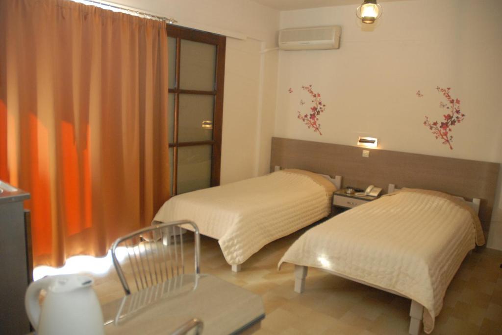 Takis Hotel Apartments 이알리소스 외부 사진