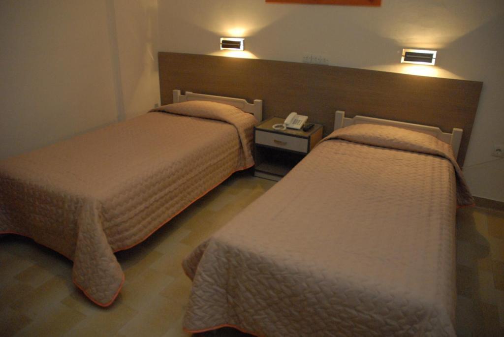 Takis Hotel Apartments 이알리소스 외부 사진
