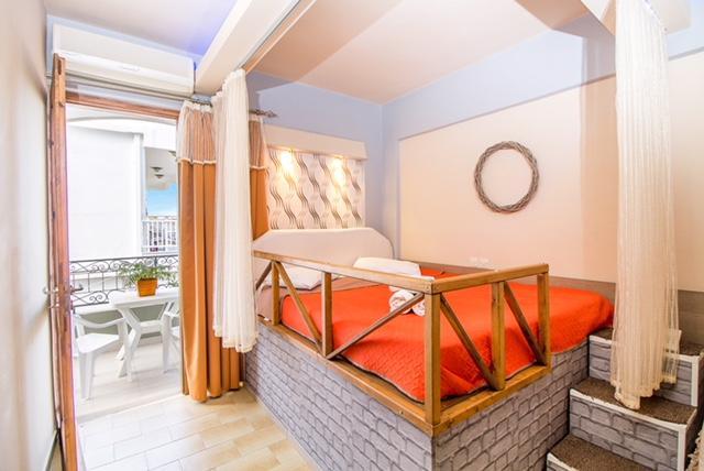 Takis Hotel Apartments 이알리소스 외부 사진