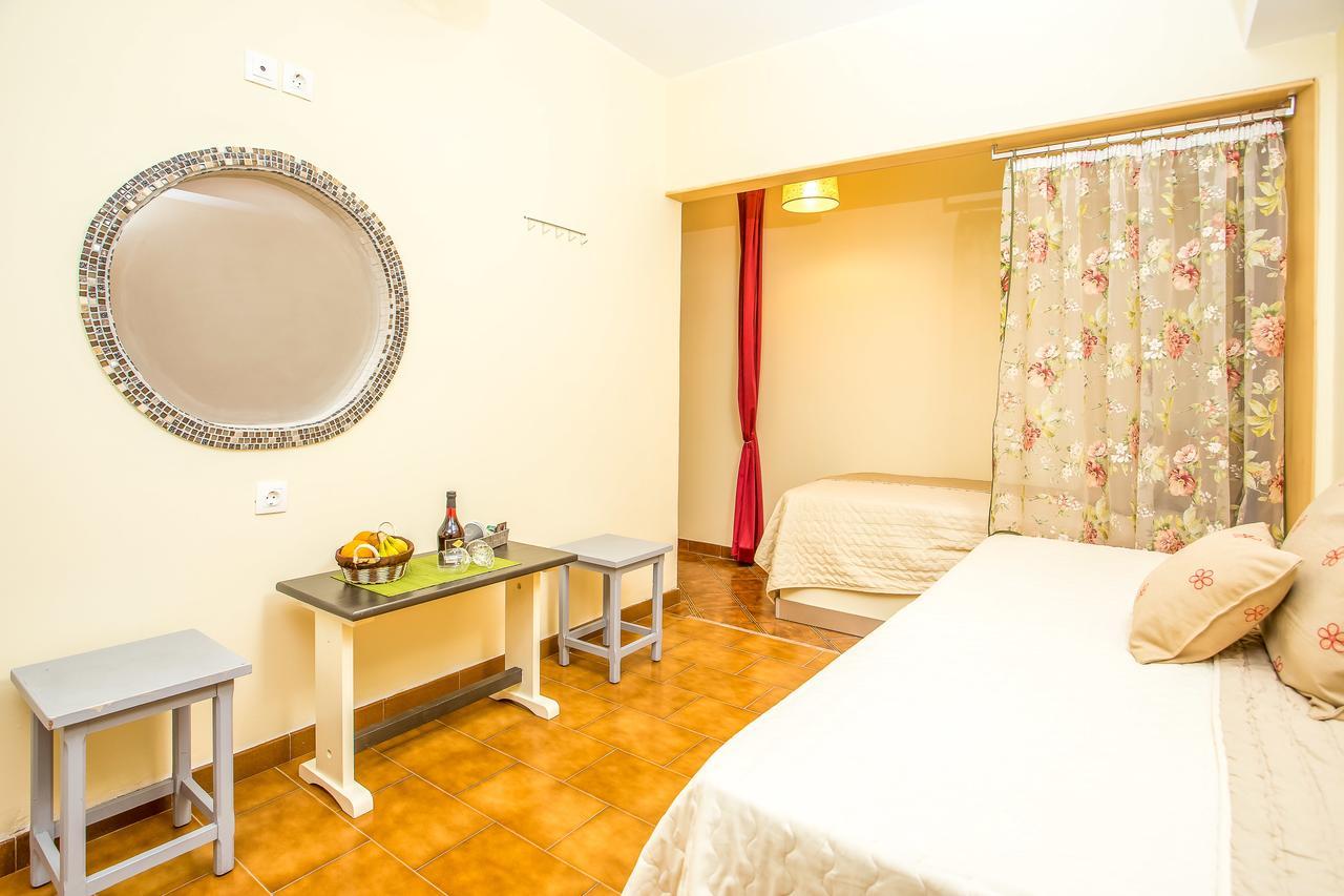 Takis Hotel Apartments 이알리소스 외부 사진