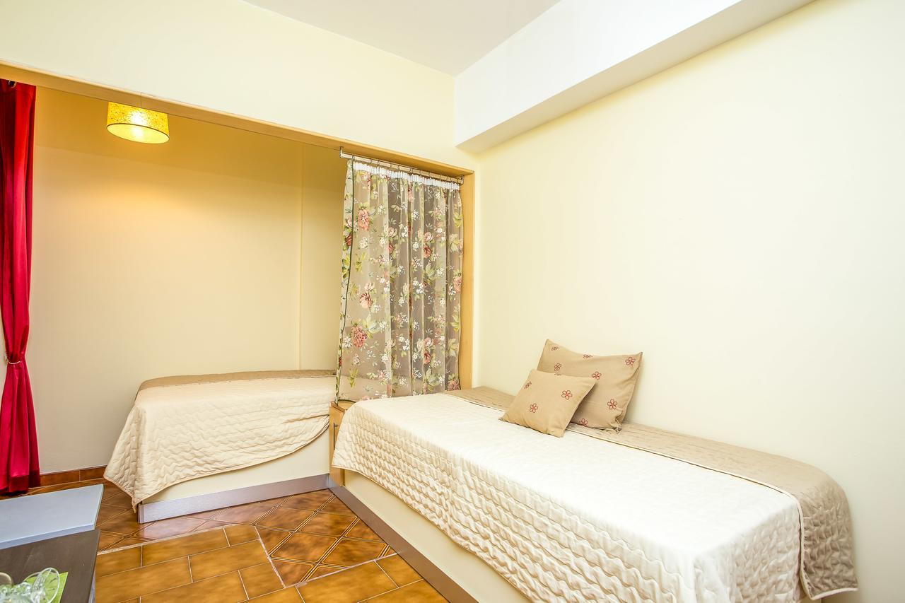 Takis Hotel Apartments 이알리소스 외부 사진