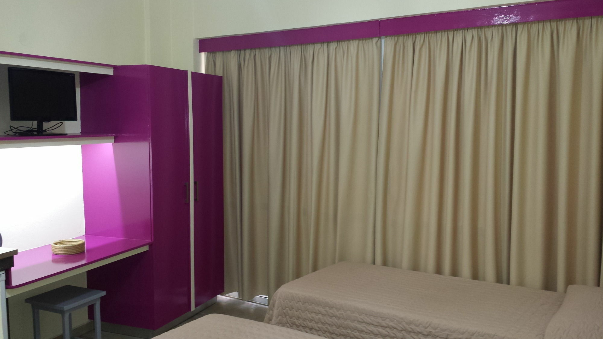 Takis Hotel Apartments 이알리소스 외부 사진