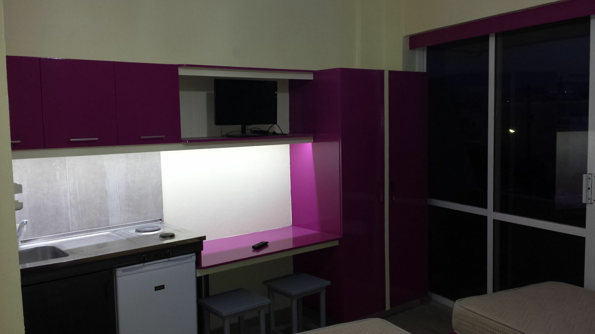 Takis Hotel Apartments 이알리소스 외부 사진