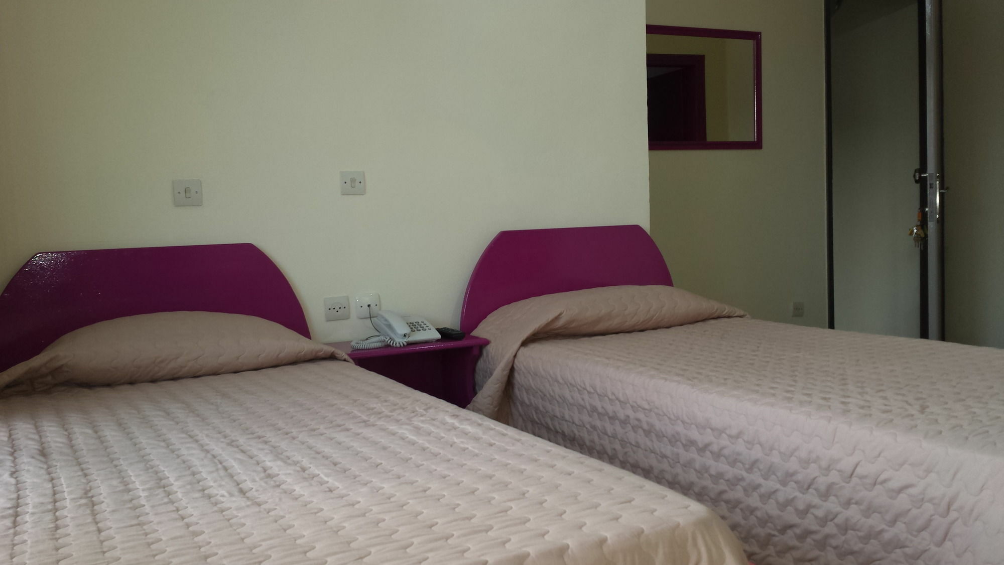 Takis Hotel Apartments 이알리소스 외부 사진