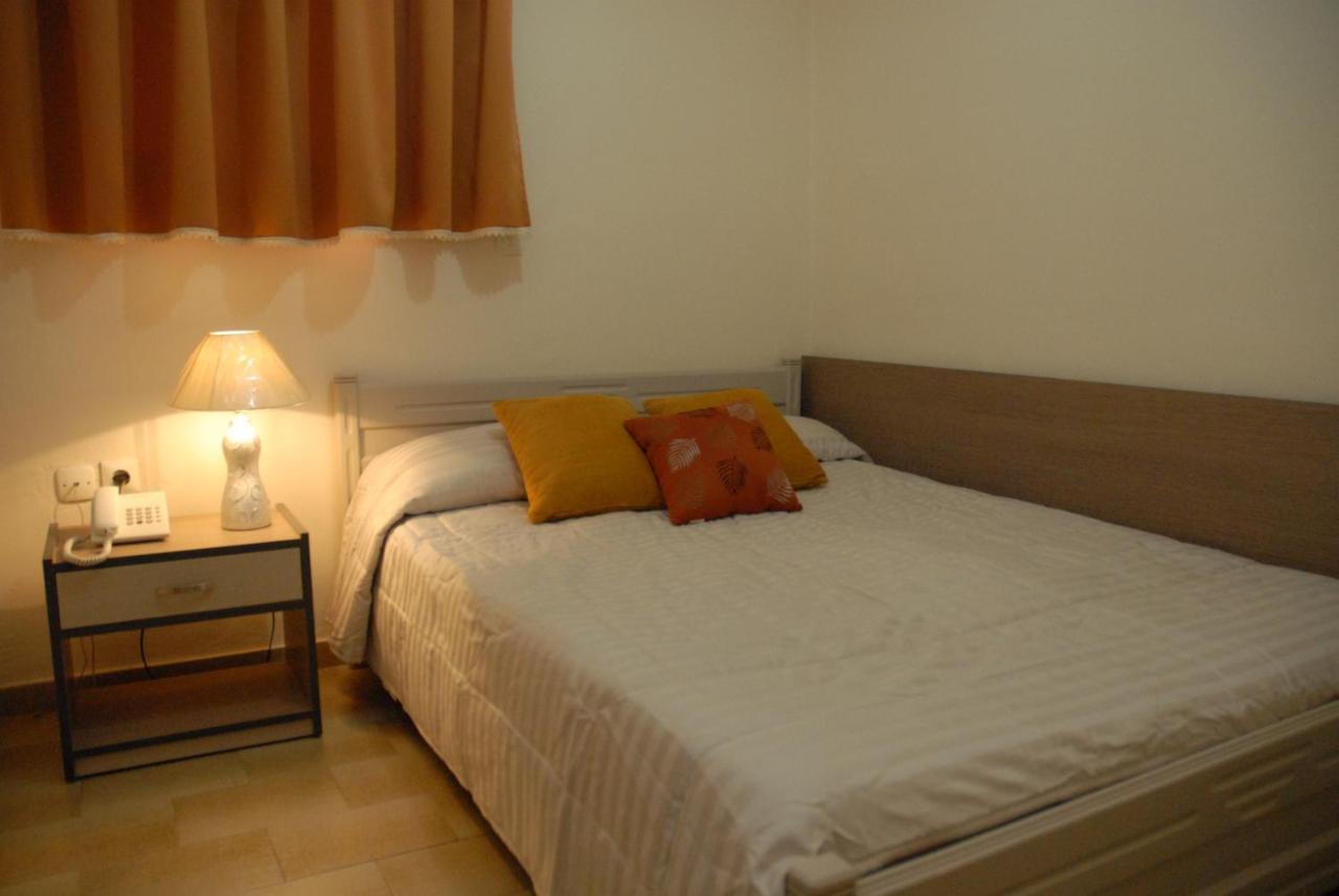 Takis Hotel Apartments 이알리소스 객실 사진